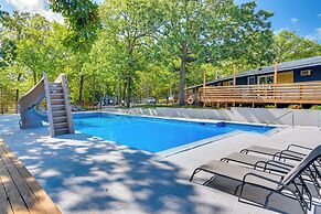 Vibrant Kimberling City Hideaway w/ Private Deck!