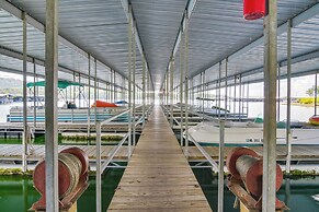 Kimberling City Oasis: Boat Slip, Kayaks & More!