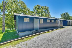 Lakefront Oasis: Boat Slip, Kayaks & Outdoor Pool