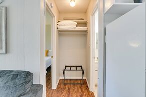 Lakefront Oasis: Boat Slip, Kayaks & Outdoor Pool