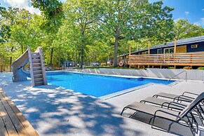 Kimberling City Cabin w/ Schooner Creek Access!