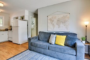 Lakefront Haven: Boat Slip, Deck & Community Pool!