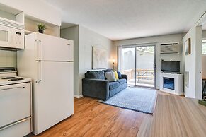 Lakefront Haven: Boat Slip, Deck & Community Pool!