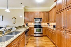 Lovely Baton Rouge Condo ~ 1 Mi to LSU