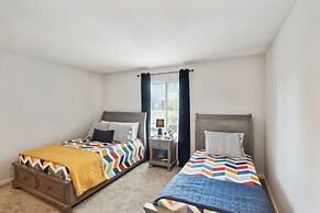 Overland Park Condo, Close to Lakes & Parks!