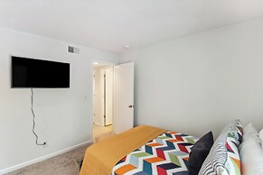 Overland Park Condo, Close to Lakes & Parks!