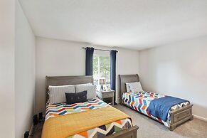 Overland Park Condo, Close to Lakes & Parks!