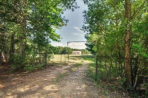 Cozy Summit Cabin w/ Hiking Trails & Fishing Pond!