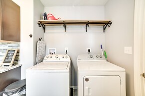 Deck & Patio: Inviting Abode in Natrona Heights!