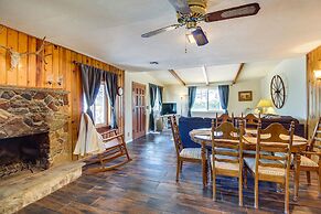 Laptop-friendly Lakeside Cottage Stay w/ Gas Grill