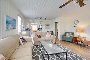 Carolina Beach Home w/ Private Deck: Walk to Shore