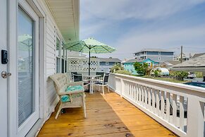 Carolina Beach Home w/ Private Deck: Walk to Shore