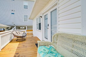 Carolina Beach Home w/ Private Deck: Walk to Shore