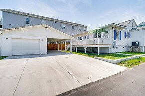 Carolina Beach Home w/ Private Deck: Walk to Shore