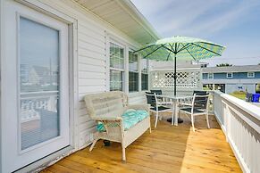 Carolina Beach Home w/ Private Deck: Walk to Shore