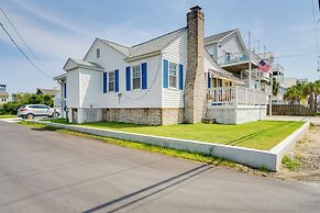 Carolina Beach Home w/ Private Deck: Walk to Shore
