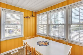 Carolina Beach Home w/ Private Deck: Walk to Shore