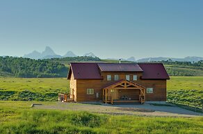 23 Mi to Targhee Skiing: Felt Cabin w/ Hot Tub!