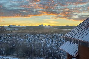 23 Mi to Targhee Skiing: Felt Cabin w/ Hot Tub!