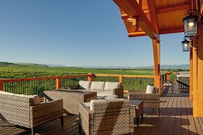 23 Mi to Targhee Skiing: Felt Cabin w/ Hot Tub!