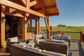 23 Mi to Targhee Skiing: Felt Cabin w/ Hot Tub!