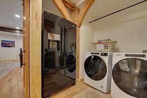 23 Mi to Targhee Skiing: Felt Cabin w/ Hot Tub!