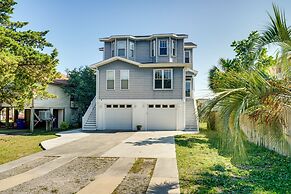 Carolina Beach Lakefront House: Walk to Beach!