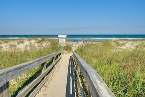 Carolina Beach Lakefront House: Walk to Beach!