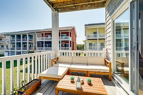 Carolina Beach Lakefront House: Walk to Beach!