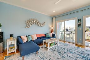 Carolina Beach Lakefront House: Walk to Beach!