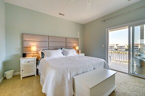 Carolina Beach Lakefront House: Walk to Beach!