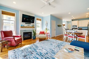 Carolina Beach Lakefront House: Walk to Beach!