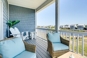Carolina Beach Lakefront House: Walk to Beach!