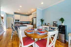 Carolina Beach Lakefront House: Walk to Beach!