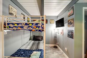 Beech Mountain Home w/ Fire Pit < 1 Mi to Skiing!