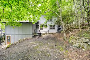 Beech Mountain Home w/ Fire Pit < 1 Mi to Skiing!