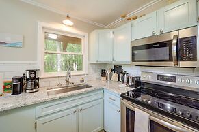 Decks & Views: Scenic Cabin in Beech Mountain!