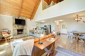 Decks & Views: Scenic Cabin in Beech Mountain!