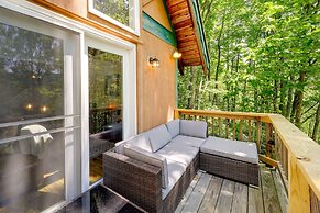 Decks & Views: Scenic Cabin in Beech Mountain!