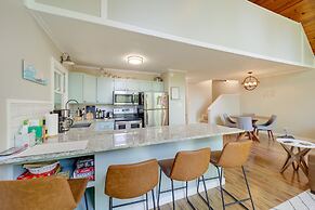 Decks & Views: Scenic Cabin in Beech Mountain!