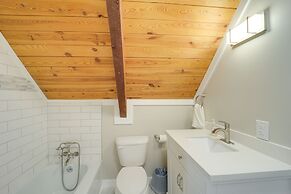 Decks & Views: Scenic Cabin in Beech Mountain!