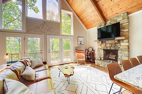 Decks & Views: Scenic Cabin in Beech Mountain!