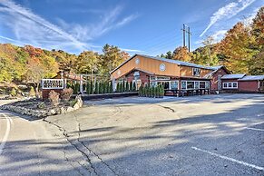 Walk to Ski Lift: Beech Mountain Condo