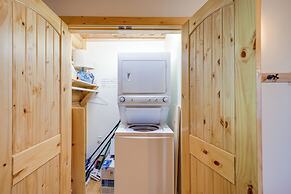 Stunning Cabin w/ Fire Pit in Banner Elk!