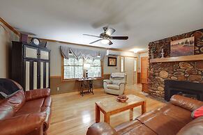 7 Mi to Beech Mountain Skiing: Home w/ Fire Pit