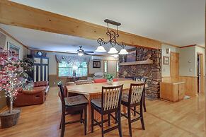 7 Mi to Beech Mountain Skiing: Home w/ Fire Pit