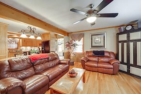 7 Mi to Beech Mountain Skiing: Home w/ Fire Pit