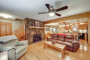 7 Mi to Beech Mountain Skiing: Home w/ Fire Pit