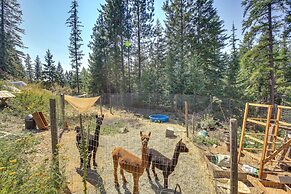 Chic Idaho Retreat w/ Hot Tub, Grill & Pool Table!
