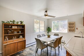 Chic Idaho Retreat w/ Hot Tub, Grill & Pool Table!